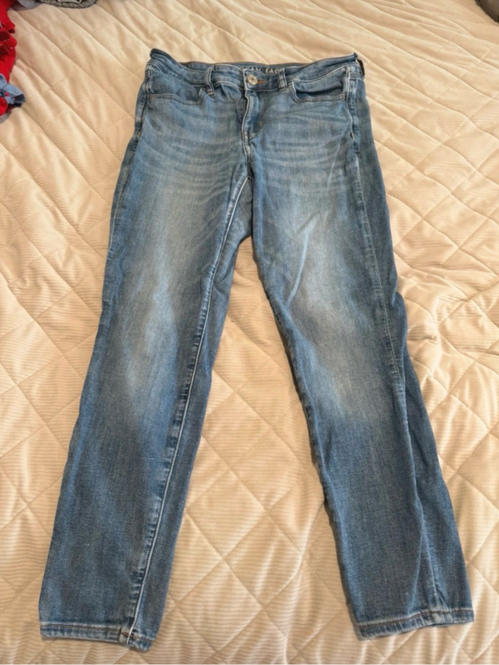 American Eagle Outfitters Women’s Light Blue Straight Jeans